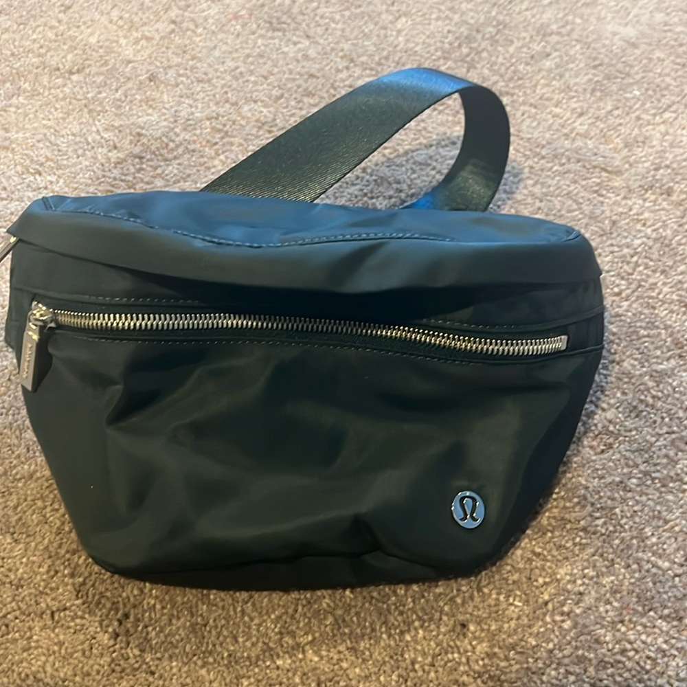 New Lululemon belt bag city adventure belt bag 2.5L